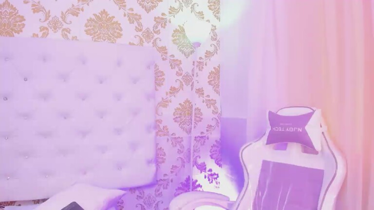 EMA_LAMBERT's Streamate show and profile