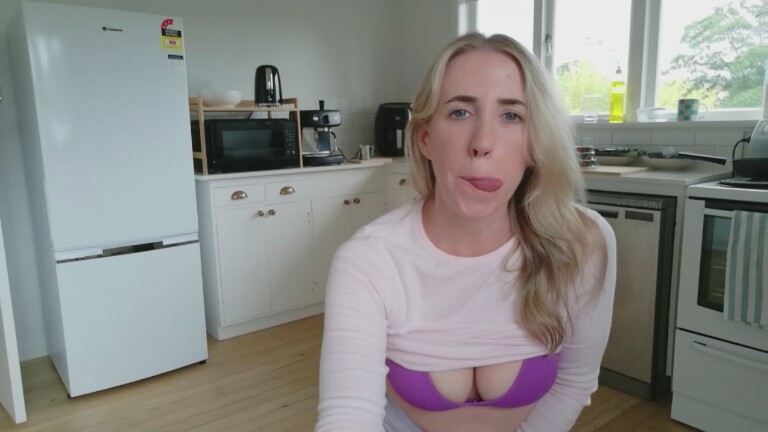 MollyLoveNZ's Streamate show and profile