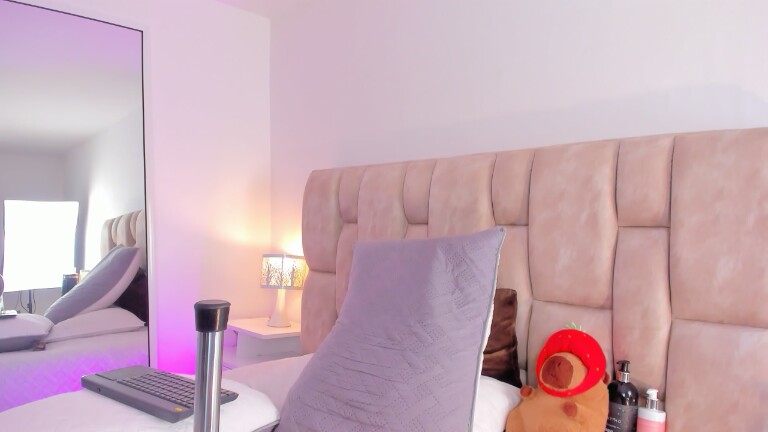 Nathally189's Streamate show and profile