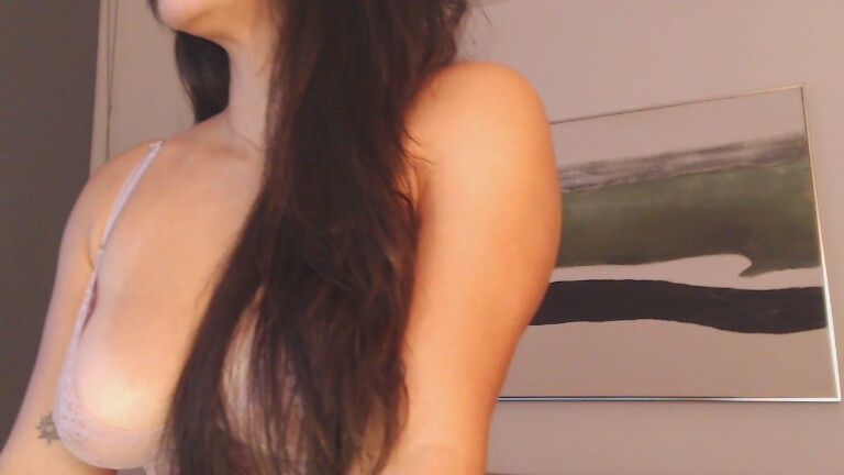 NiaMinogue's Streamate show and profile