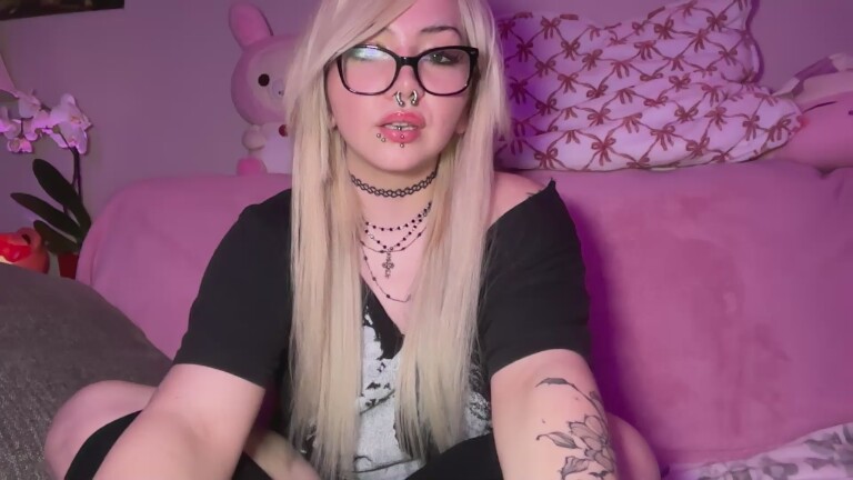 nymphokitty's Streamate show and profile