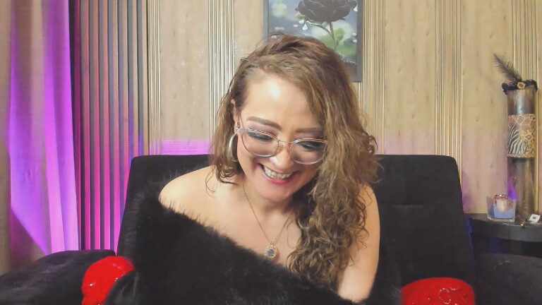 AdeleMour's Streamate show and profile