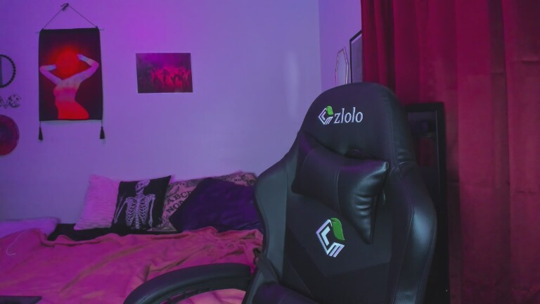 NikkiVill's Streamate show and profile