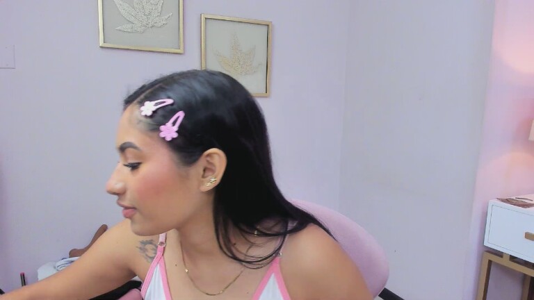 KhloeWonders's Streamate show and profile