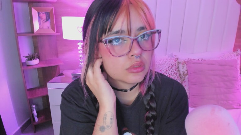 MaddieWaves's Streamate show and profile