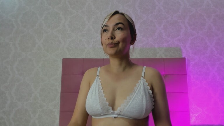 Daphne_Beaumont's Streamate show and profile