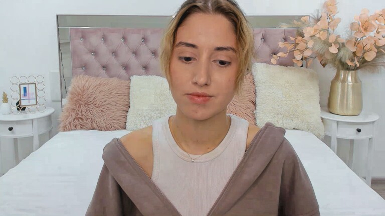 ChloeMatis's Streamate show and profile