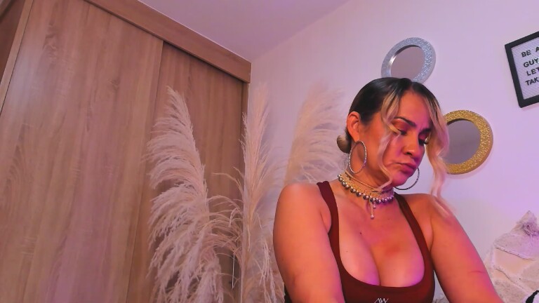 SaraDiesss's Streamate show and profile