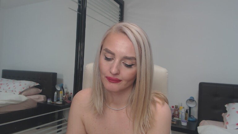xMEDEEA's Streamate show and profile