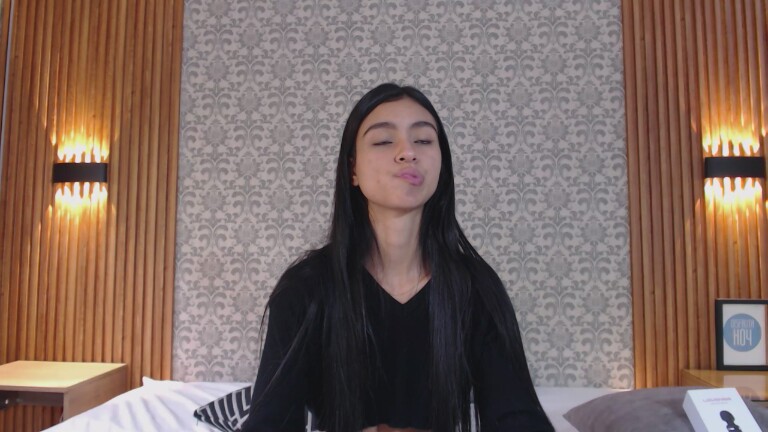 Charlotte_18's Streamate show and profile