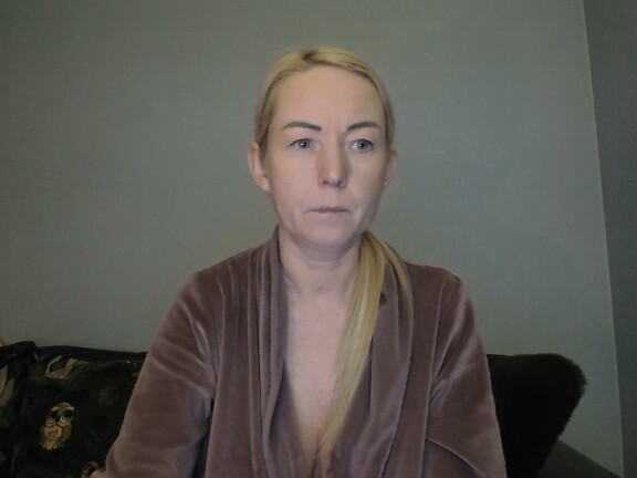 xSWEET_EWAx's Streamate show and profile