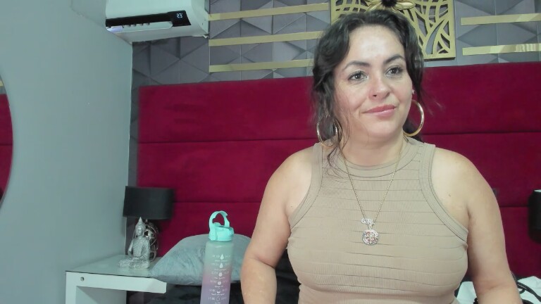 hannymilf's Streamate show and profile