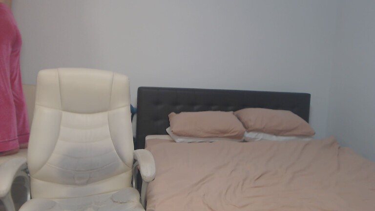 xMEDEEA's Streamate show and profile