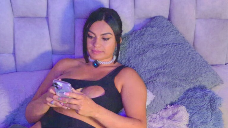 MaiaCooper's Streamate show and profile