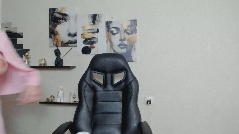 GlamNova's Streamate show and profile