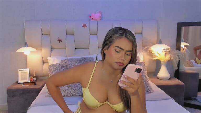 EmmaPrinncess's Streamate show and profile