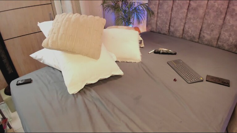 Scarletthred's Streamate show and profile