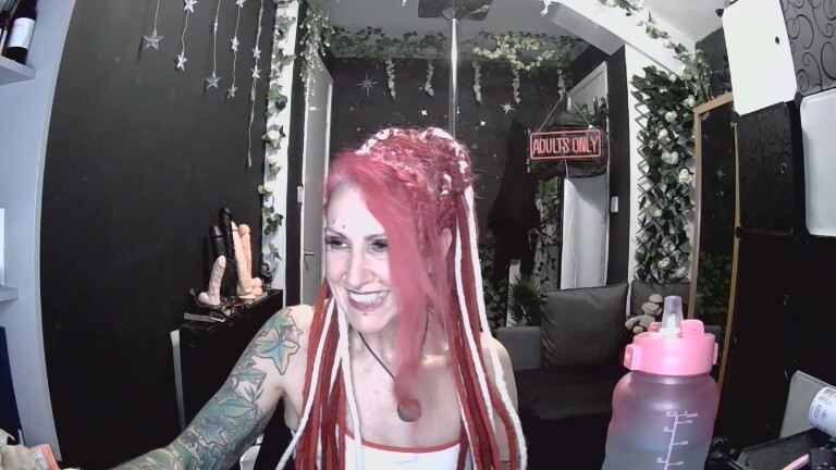 SkySparks's Streamate show and profile