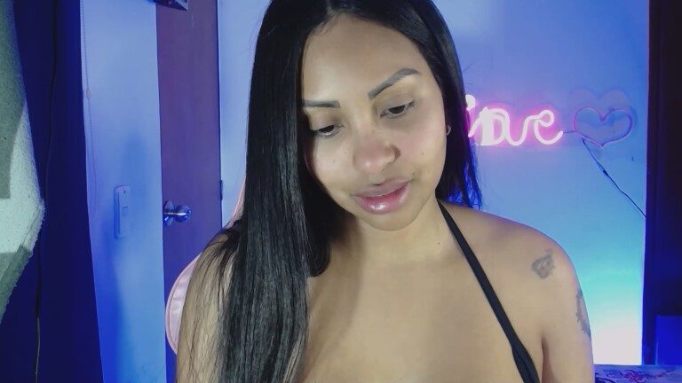 LATINA_BIG_CLITXXX's Streamate show and profile
