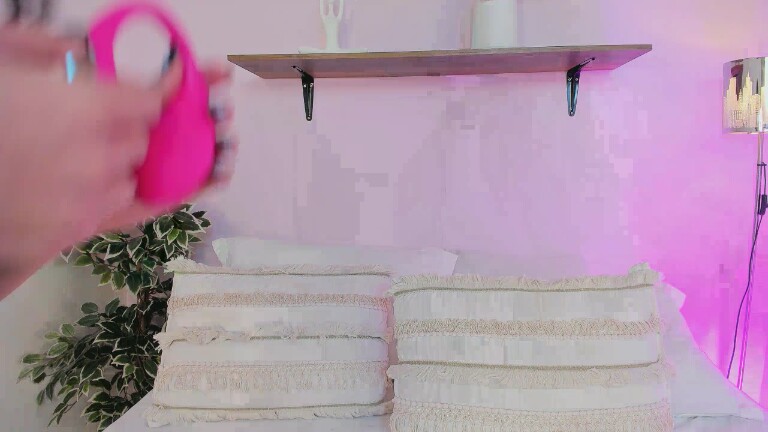 SaraFernandez's Streamate show and profile