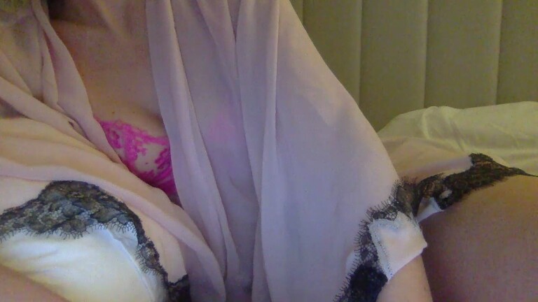 YourBabyGirllxo's Streamate show and profile