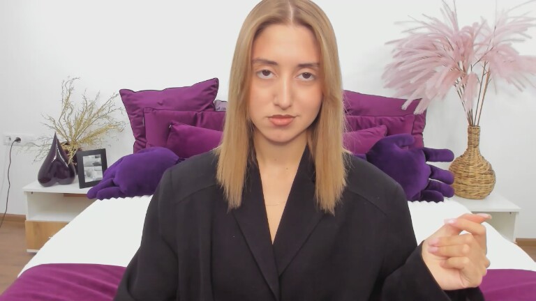 ChloeMatis's Streamate show and profile