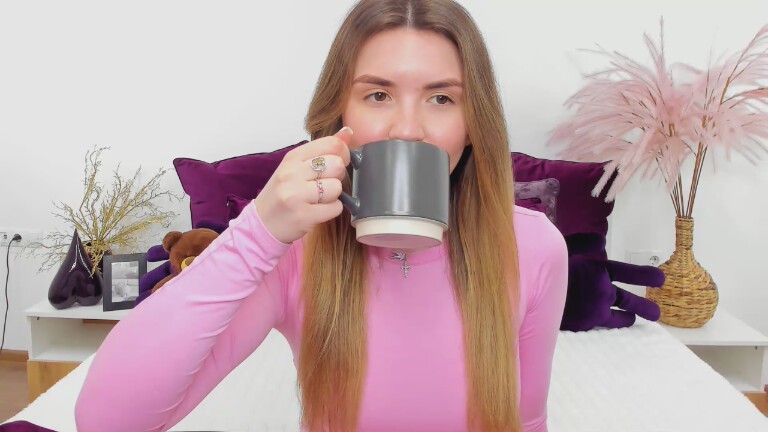 Reneswee's Streamate show and profile