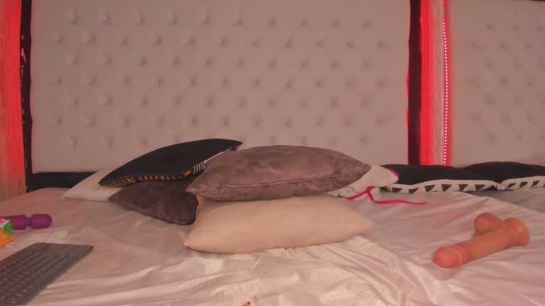 NaslyStone's Streamate show and profile