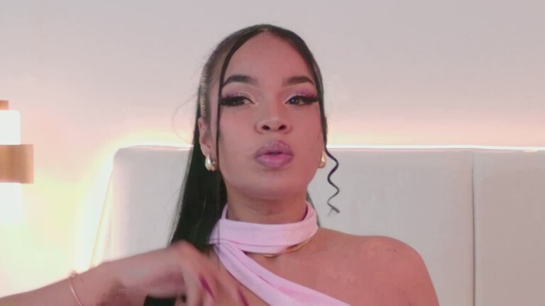 SarahMonclair's Streamate show and profile