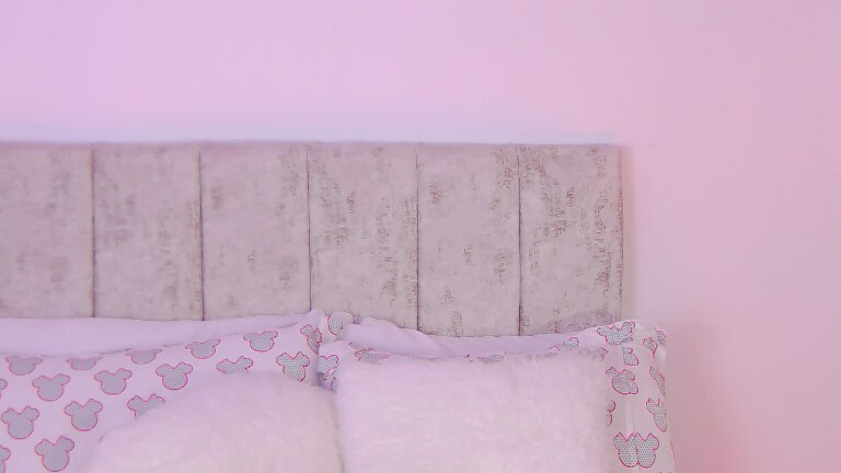 ArianaDavies's Streamate show and profile