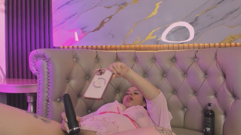 MaeveBigBoobs's Streamate show and profile