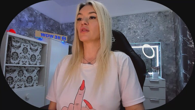 BE_WOW's Streamate show and profile