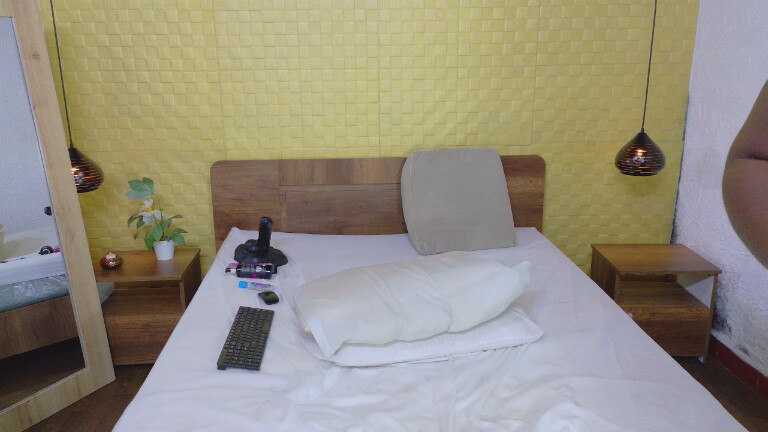 curvy_nahomy's Streamate show and profile