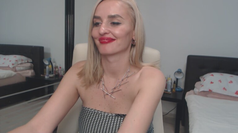 xMEDEEA's Streamate show and profile