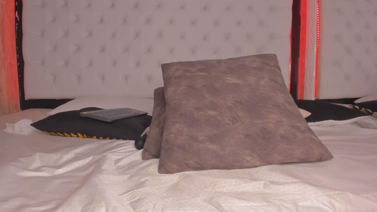 NaslyStone's Streamate show and profile