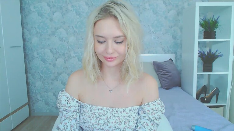 Lindy18's Streamate show and profile