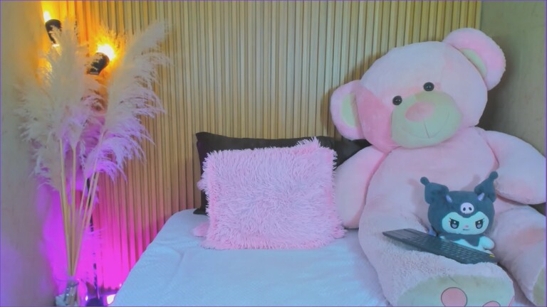 HemmaThompsonn's Streamate show and profile