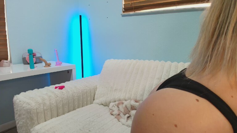 BabyBellXO's Streamate show and profile